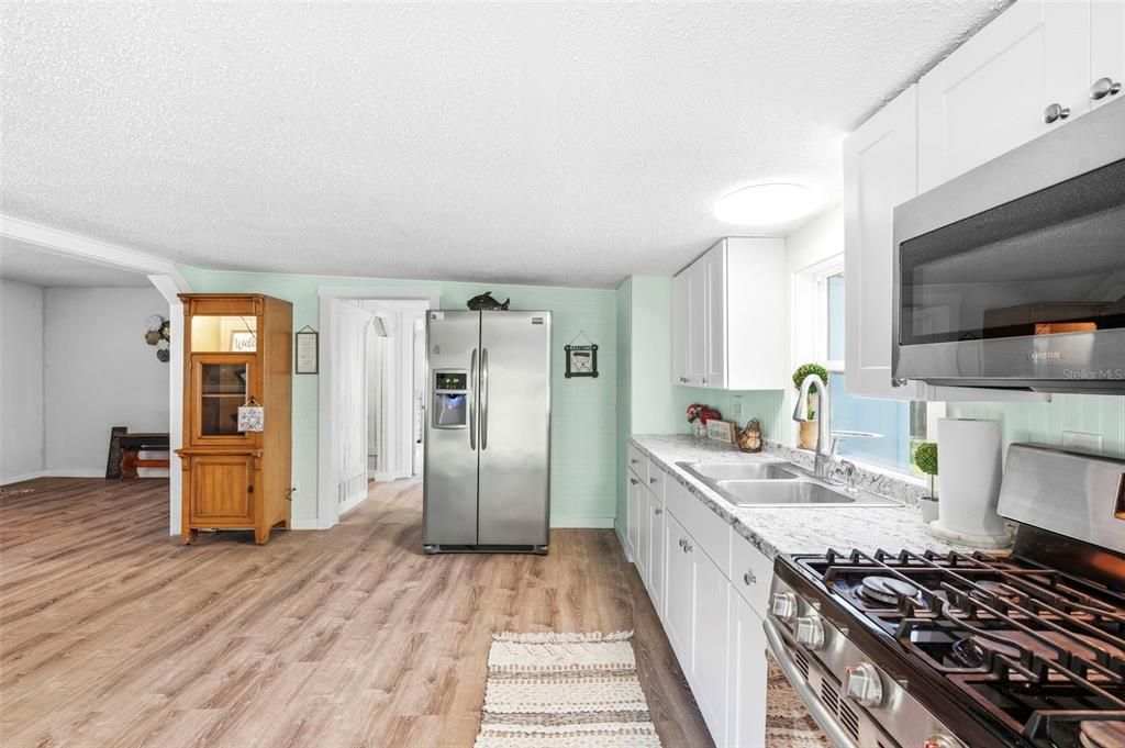 For Sale: $175,000 (2 beds, 1 baths, 1040 Square Feet)