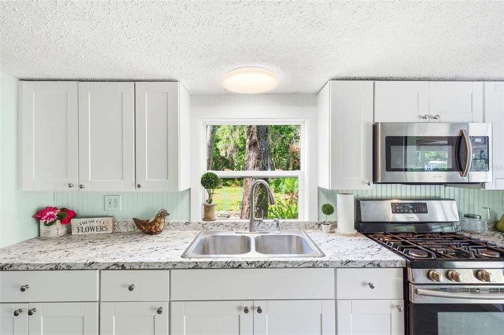 For Sale: $175,000 (2 beds, 1 baths, 1040 Square Feet)