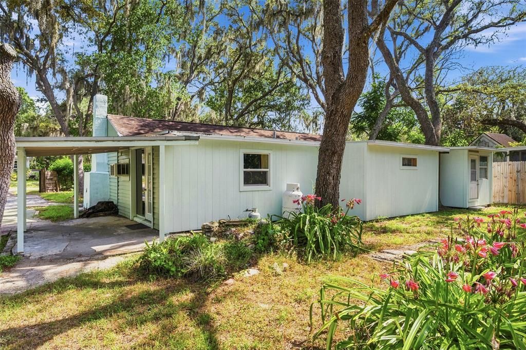 For Sale: $175,000 (2 beds, 1 baths, 1040 Square Feet)