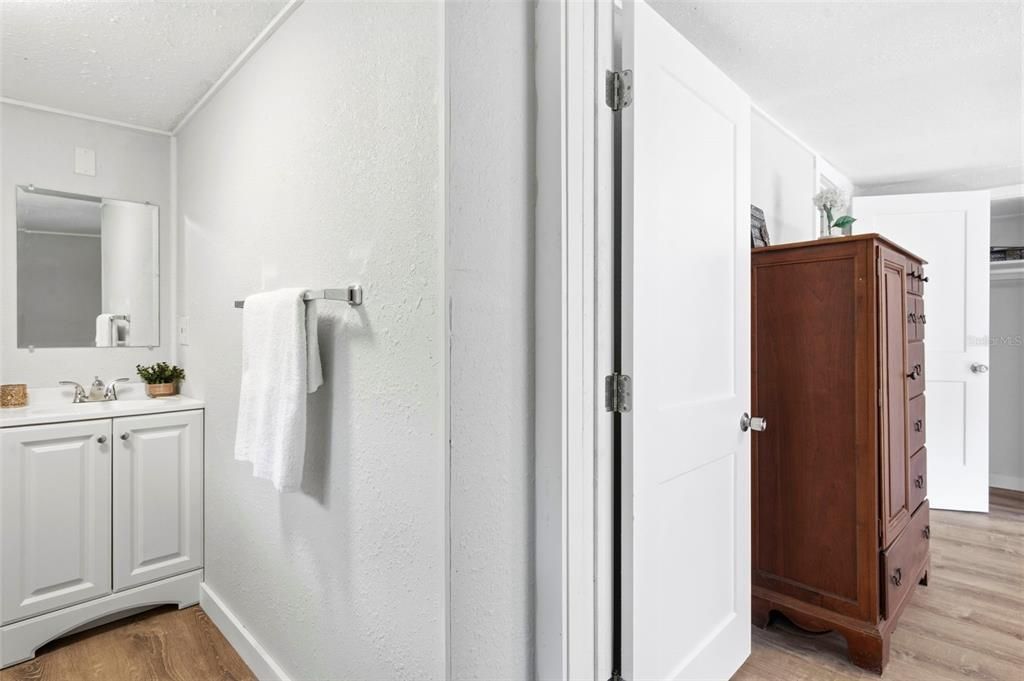 For Sale: $175,000 (2 beds, 1 baths, 1040 Square Feet)