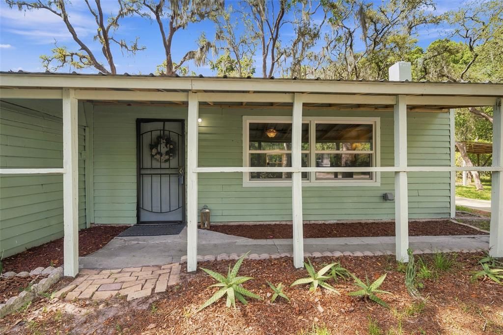 For Sale: $175,000 (2 beds, 1 baths, 1040 Square Feet)