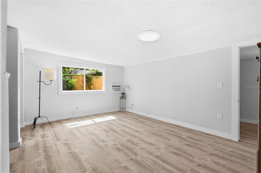 For Sale: $175,000 (2 beds, 1 baths, 1040 Square Feet)