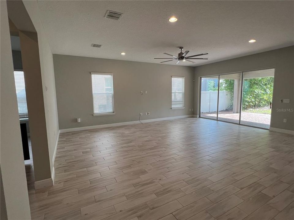 For Sale: $850,000 (5 beds, 4 baths, 3635 Square Feet)