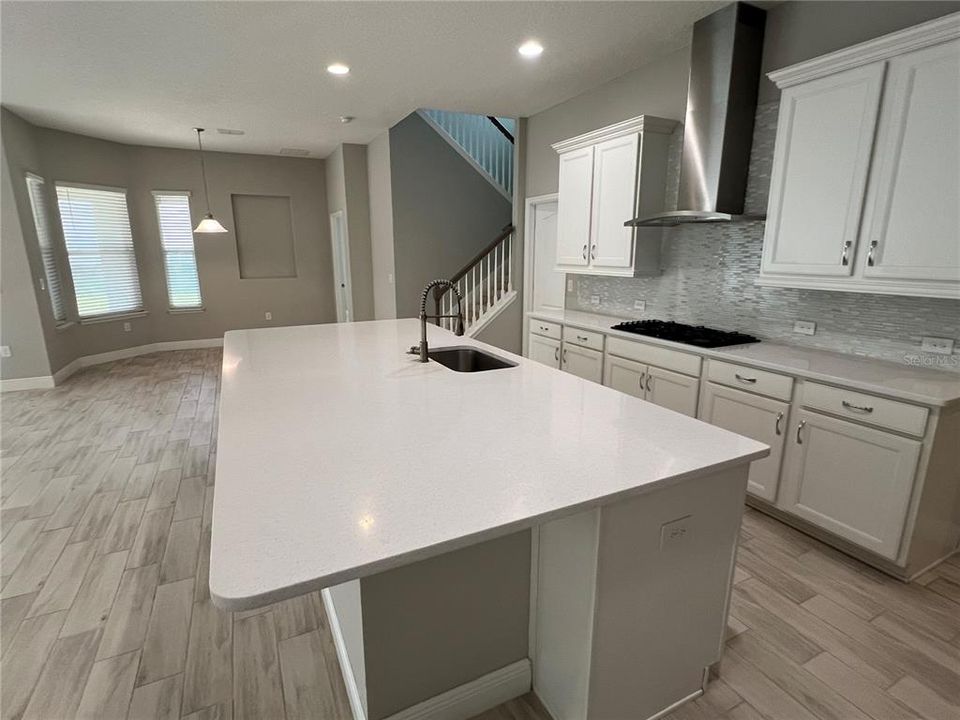 For Sale: $850,000 (5 beds, 4 baths, 3635 Square Feet)