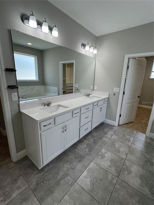 For Sale: $850,000 (5 beds, 4 baths, 3635 Square Feet)
