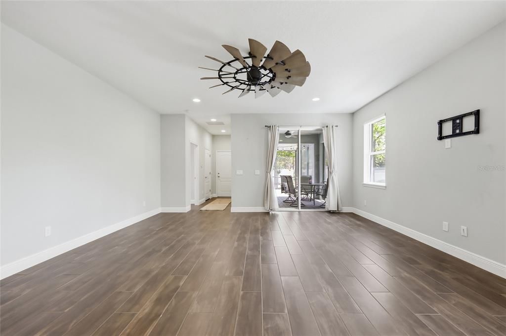En Venta: $549,990 (3 camas, 2 baños, 1979 Pies cuadrados)