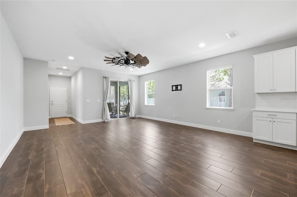 En Venta: $549,990 (3 camas, 2 baños, 1979 Pies cuadrados)