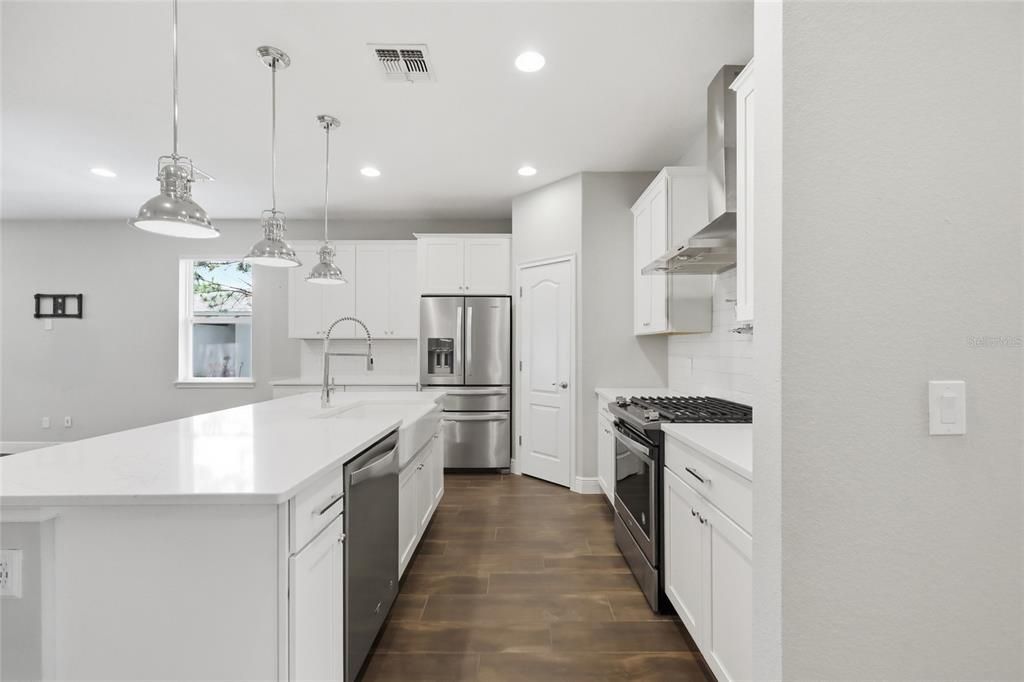 En Venta: $549,990 (3 camas, 2 baños, 1979 Pies cuadrados)