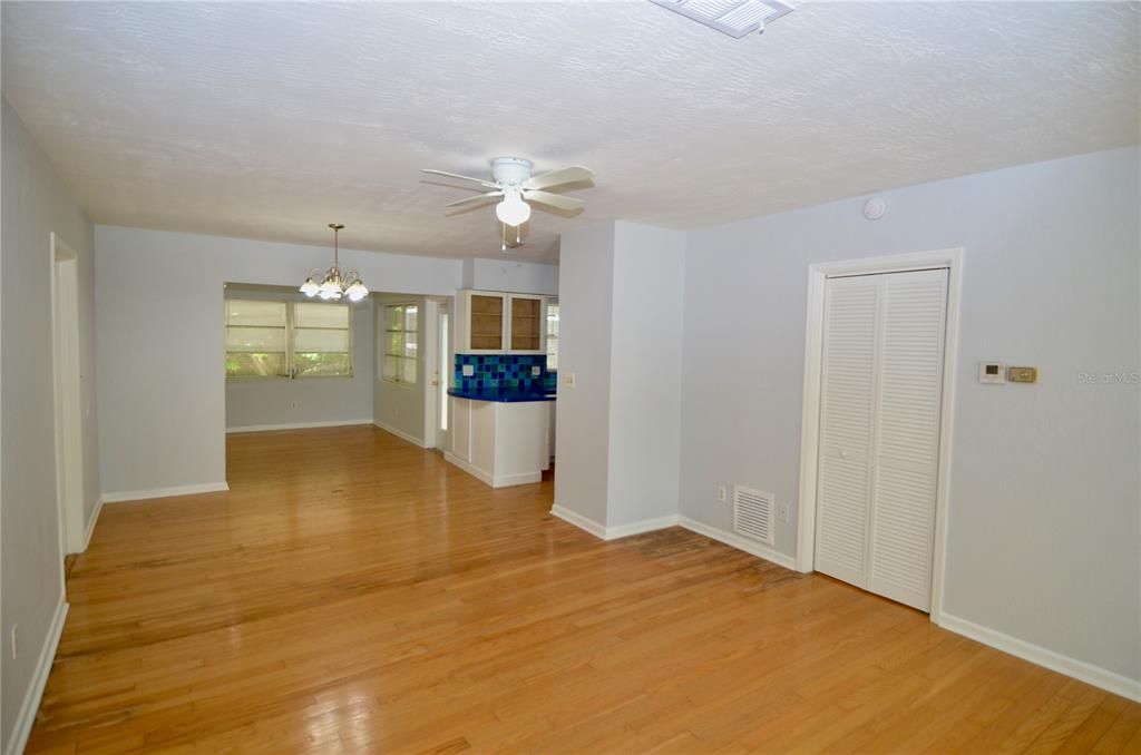 For Sale: $450,000 (3 beds, 2 baths, 1542 Square Feet)