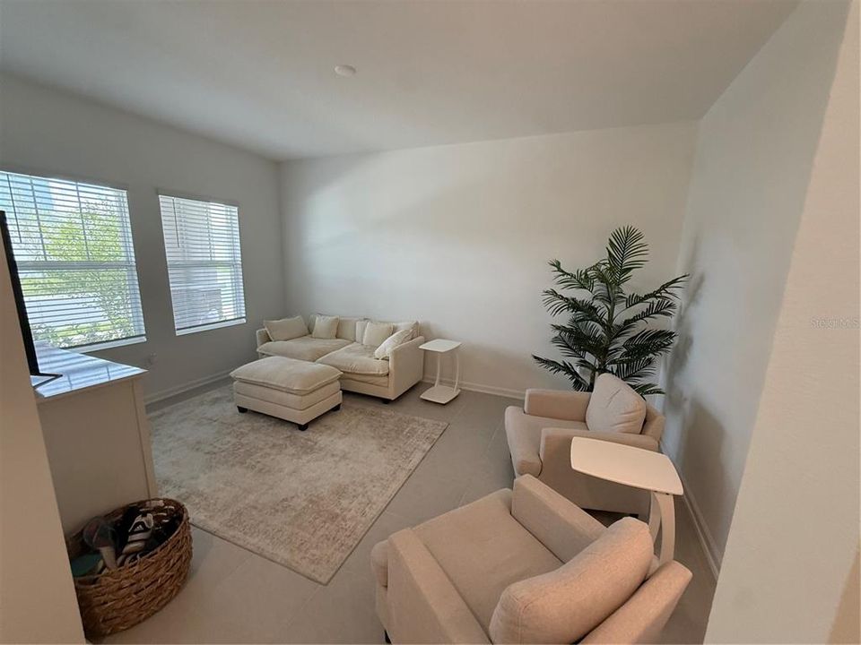 For Rent: $3,000 (3 beds, 2 baths, 2117 Square Feet)