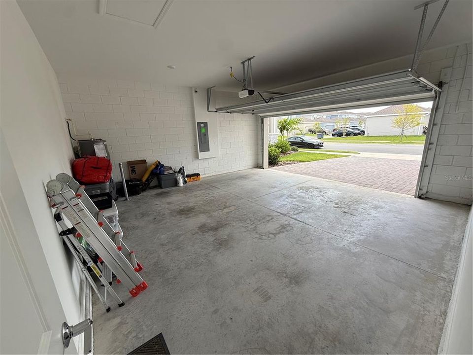 For Rent: $3,000 (3 beds, 2 baths, 2117 Square Feet)