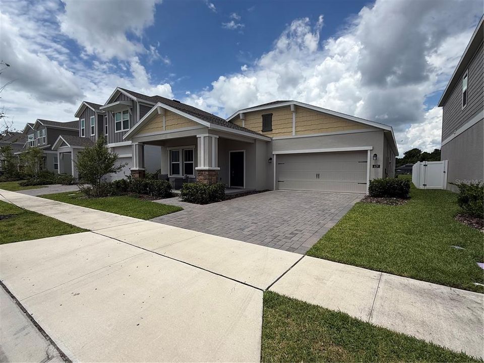For Rent: $3,000 (3 beds, 2 baths, 2117 Square Feet)