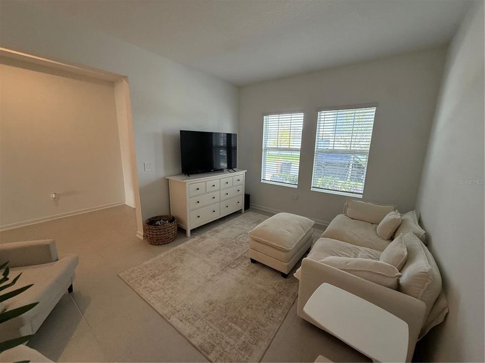 For Rent: $3,000 (3 beds, 2 baths, 2117 Square Feet)