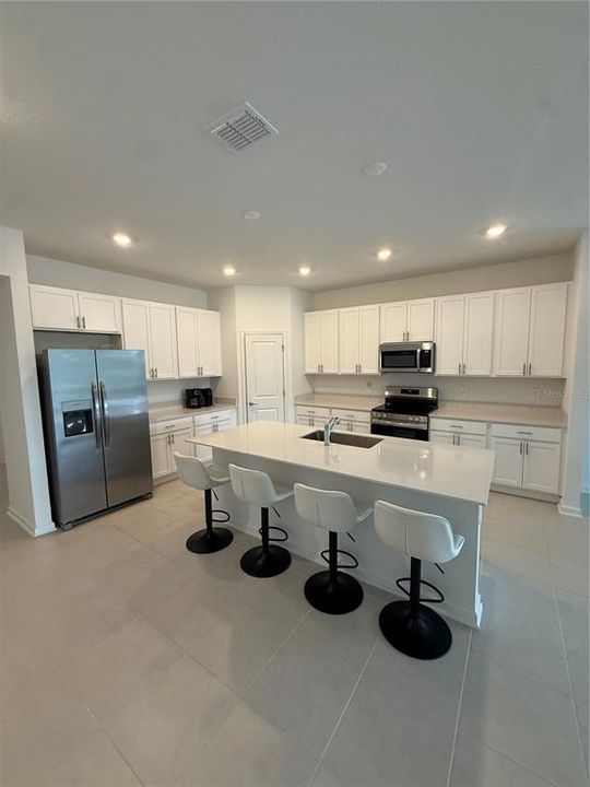 For Rent: $3,000 (3 beds, 2 baths, 2117 Square Feet)