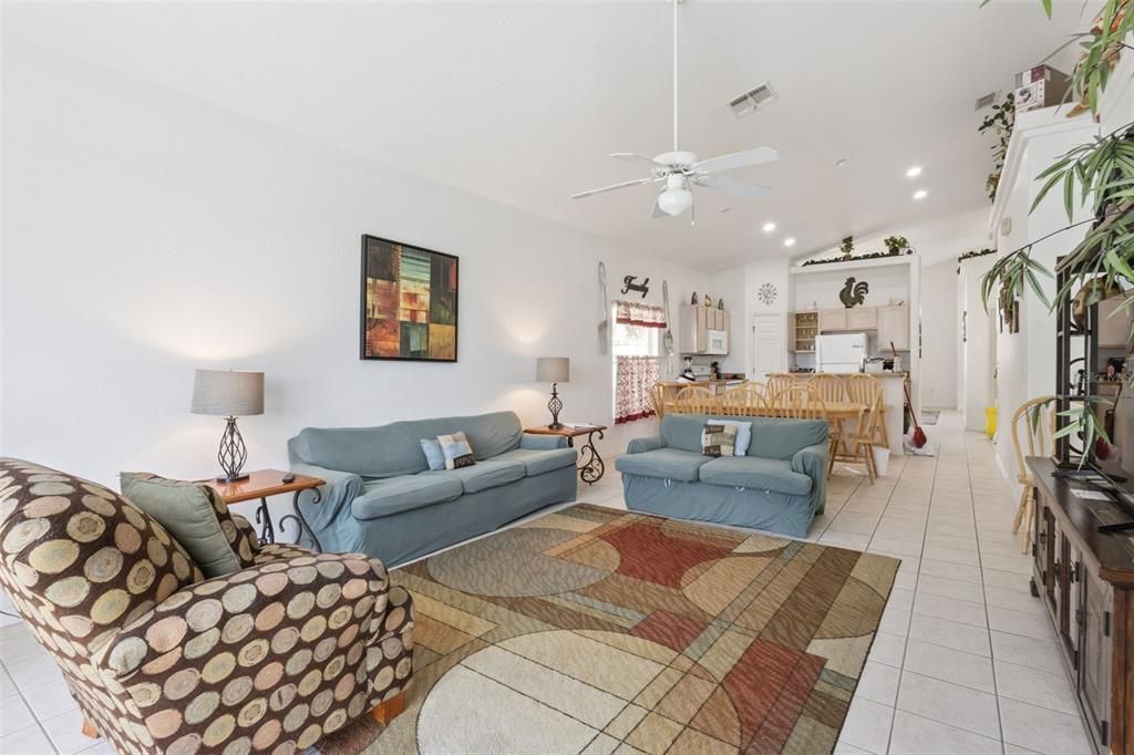 En Venta: $375,000 (4 camas, 3 baños, 1844 Pies cuadrados)