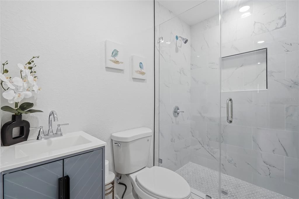 На продажу: $199,900 (2 спален, 1 ванн, 524 Квадратных фут)