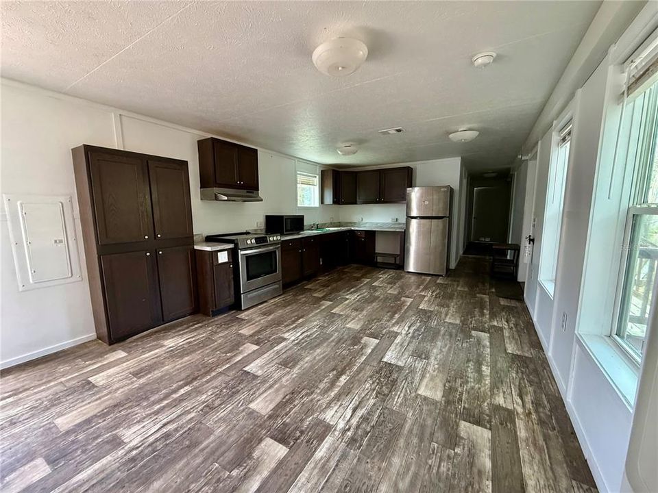 For Sale: $209,900 (3 beds, 2 baths, 925 Square Feet)