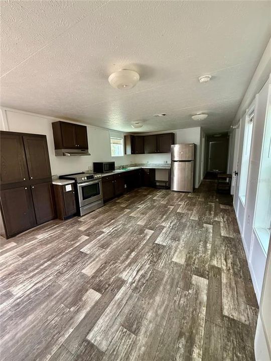 For Sale: $209,900 (3 beds, 2 baths, 925 Square Feet)