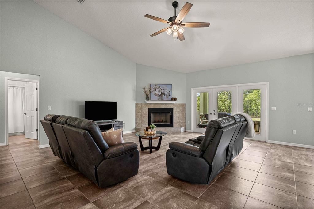 For Sale: $650,000 (3 beds, 3 baths, 2329 Square Feet)