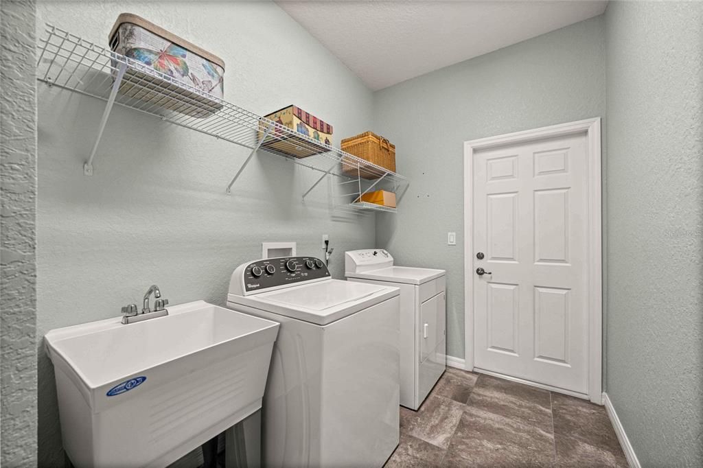 For Sale: $650,000 (3 beds, 3 baths, 2329 Square Feet)