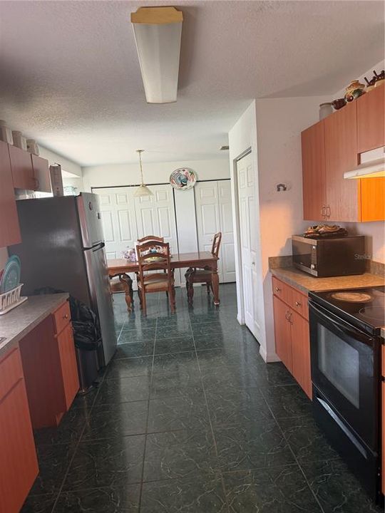 For Sale: $185,000 (2 beds, 2 baths, 1515 Square Feet)