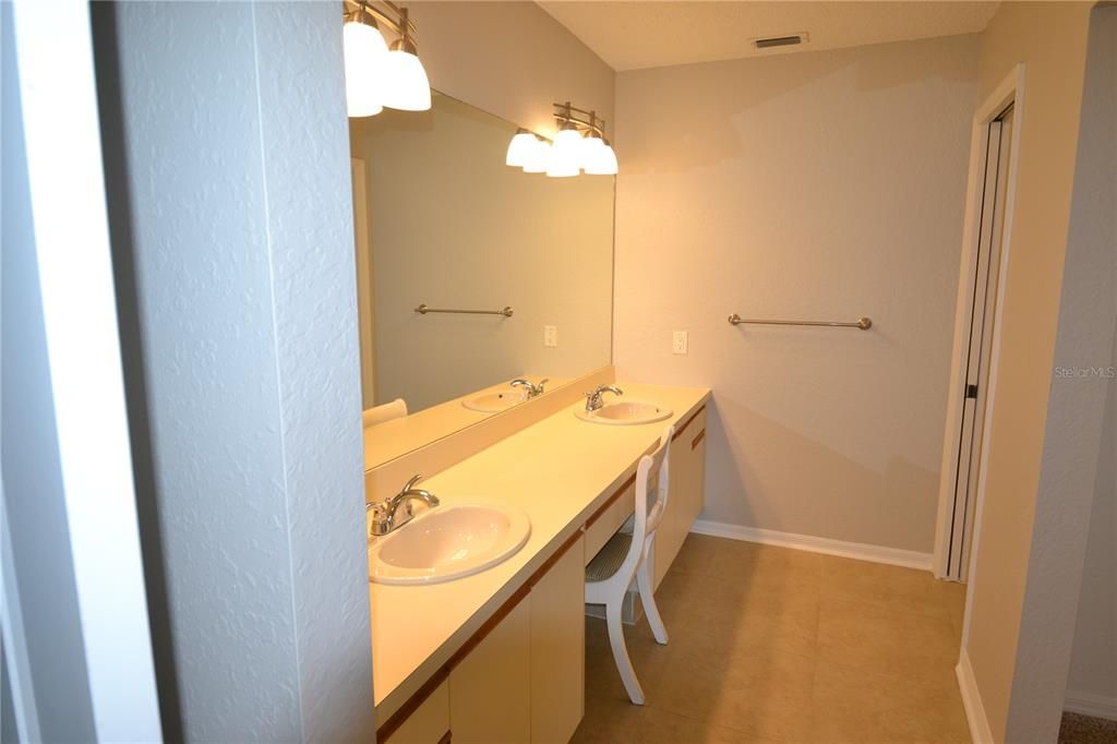 For Rent: $2,000 (2 beds, 2 baths, 1300 Square Feet)