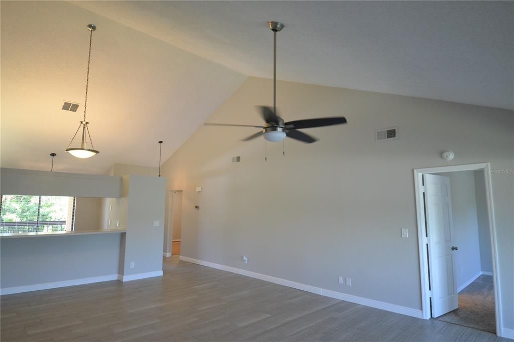 For Rent: $2,000 (2 beds, 2 baths, 1300 Square Feet)