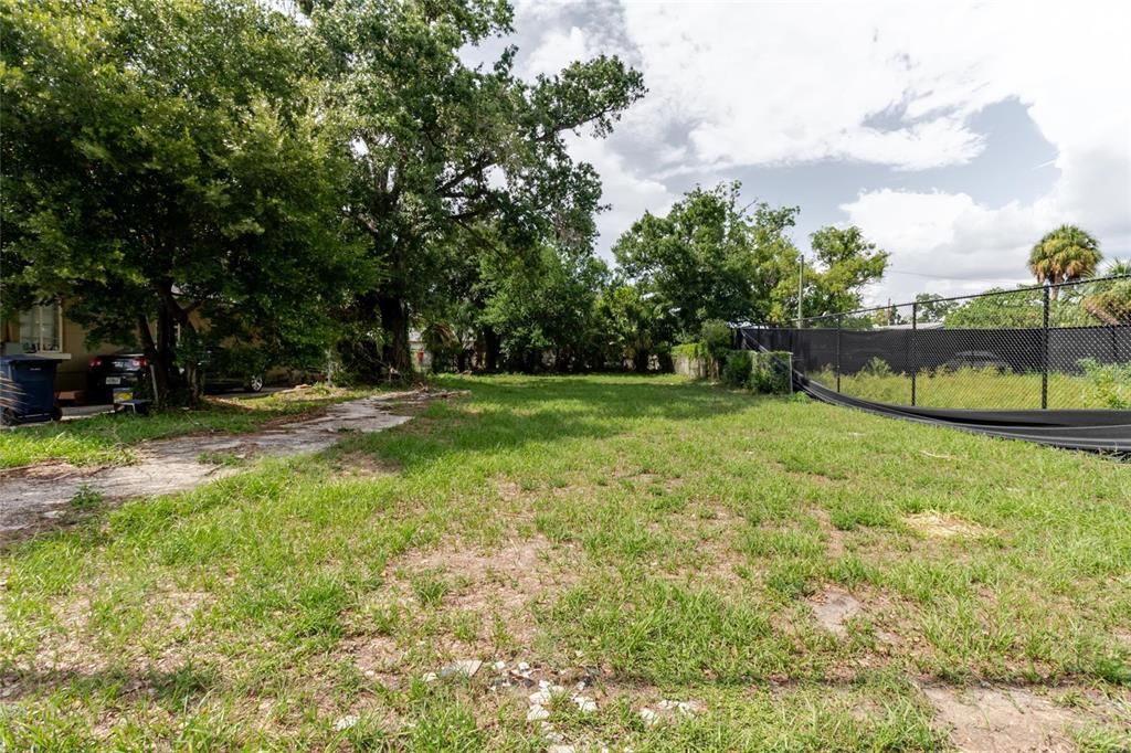 待售: $259,000 (0.13 acres)