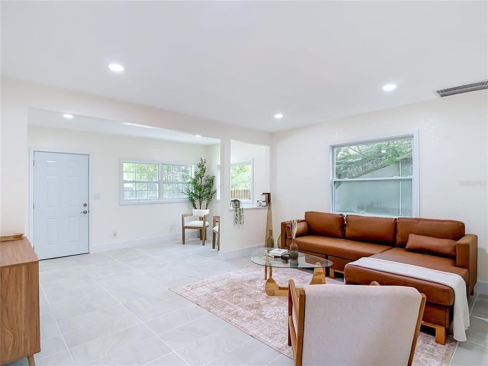 For Sale: $278,000 (4 beds, 2 baths, 1092 Square Feet)