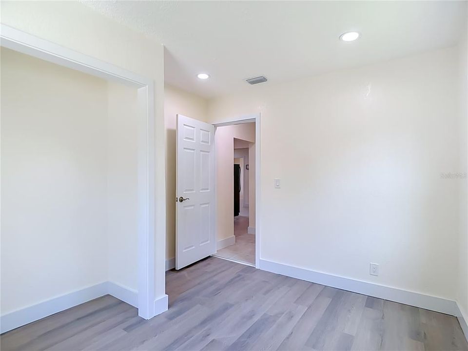 For Sale: $278,000 (4 beds, 2 baths, 1092 Square Feet)