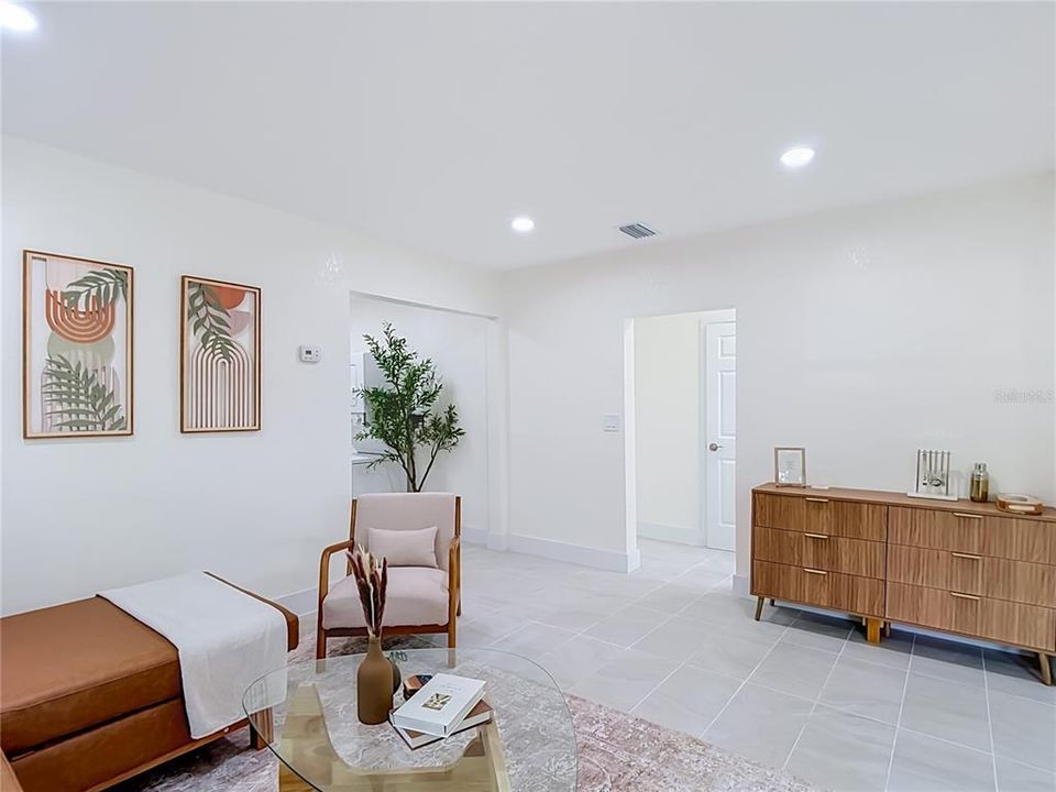 For Sale: $278,000 (4 beds, 2 baths, 1092 Square Feet)