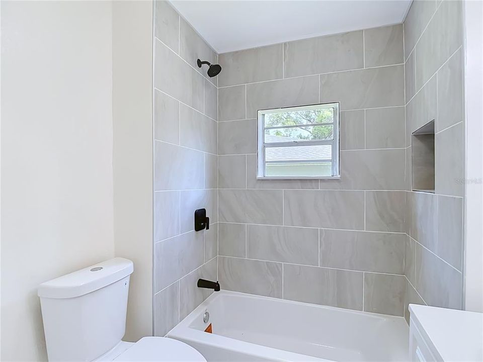 For Sale: $278,000 (4 beds, 2 baths, 1092 Square Feet)
