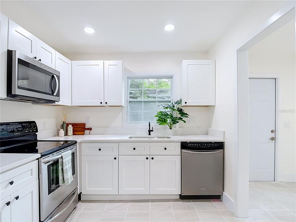 For Sale: $278,000 (4 beds, 2 baths, 1092 Square Feet)