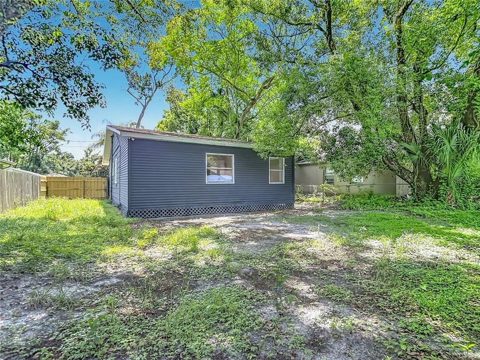 For Sale: $278,000 (4 beds, 2 baths, 1092 Square Feet)