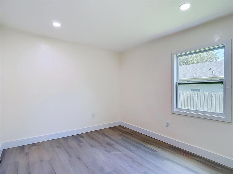 For Sale: $278,000 (4 beds, 2 baths, 1092 Square Feet)