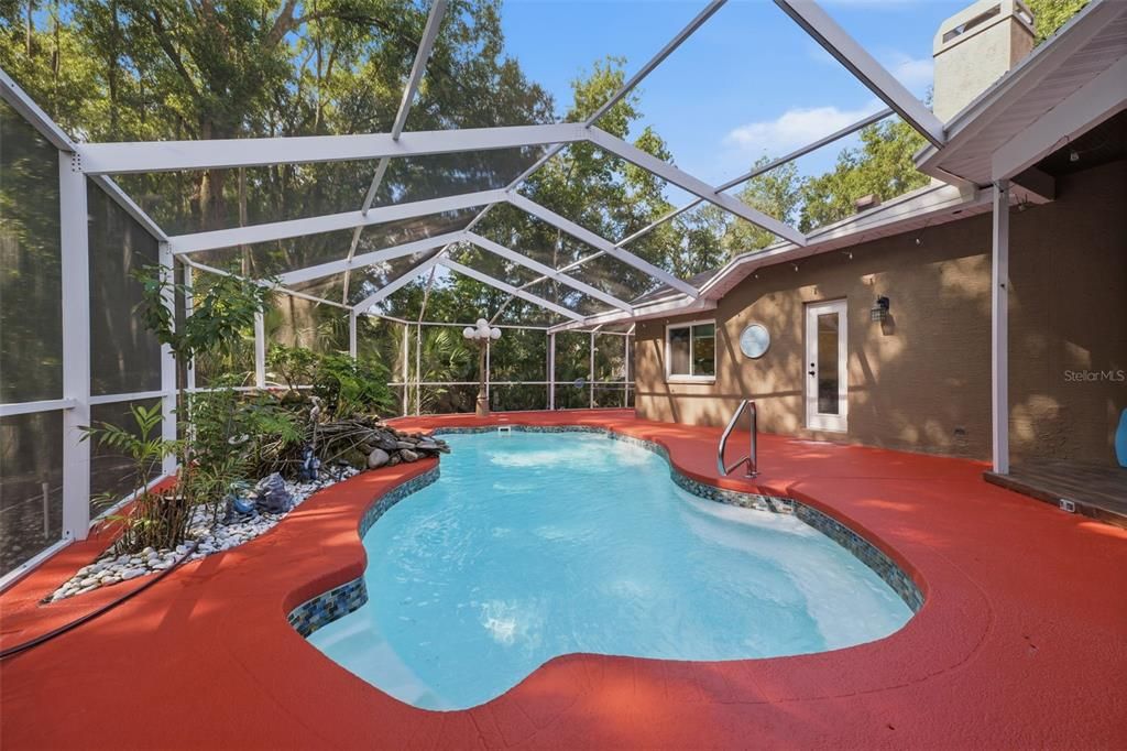 Activo con contrato: $525,000 (4 camas, 2 baños, 2028 Pies cuadrados)