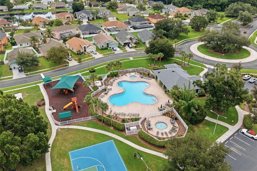 Activo con contrato: $525,000 (4 camas, 2 baños, 2028 Pies cuadrados)