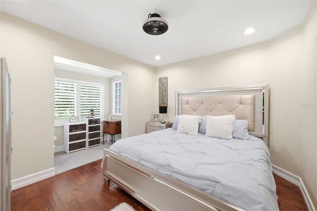 Activo con contrato: $525,000 (4 camas, 2 baños, 2028 Pies cuadrados)