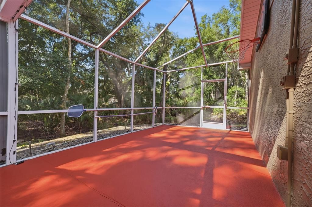 Activo con contrato: $525,000 (4 camas, 2 baños, 2028 Pies cuadrados)