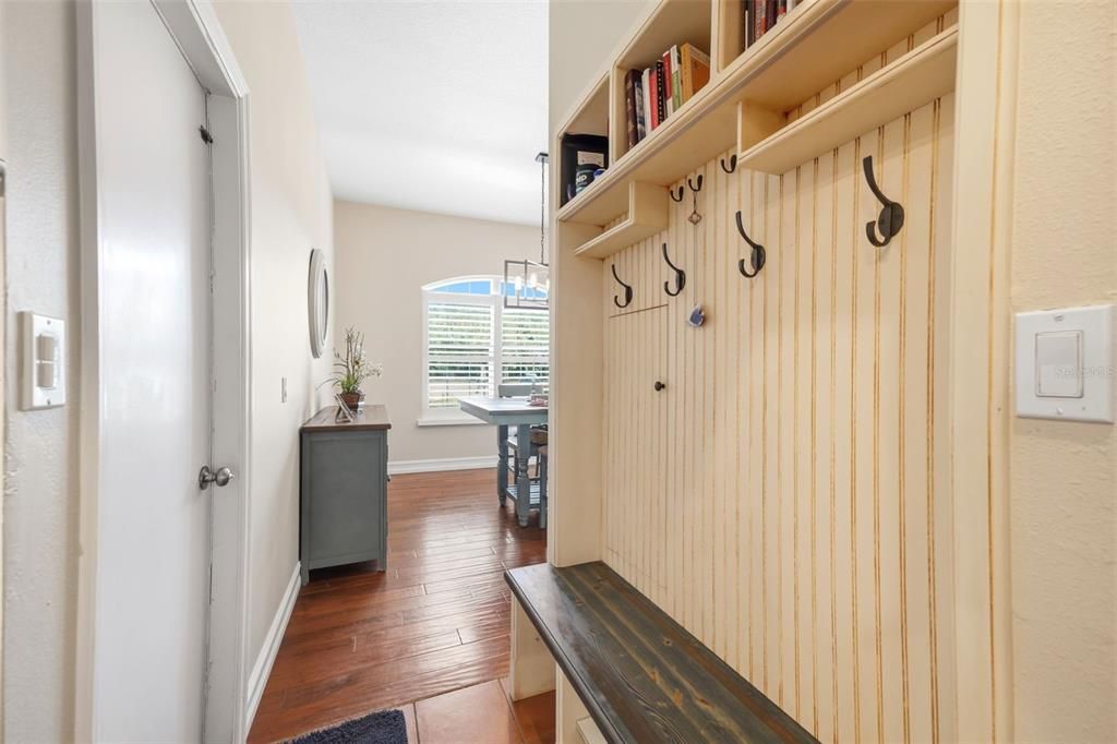 Activo con contrato: $525,000 (4 camas, 2 baños, 2028 Pies cuadrados)