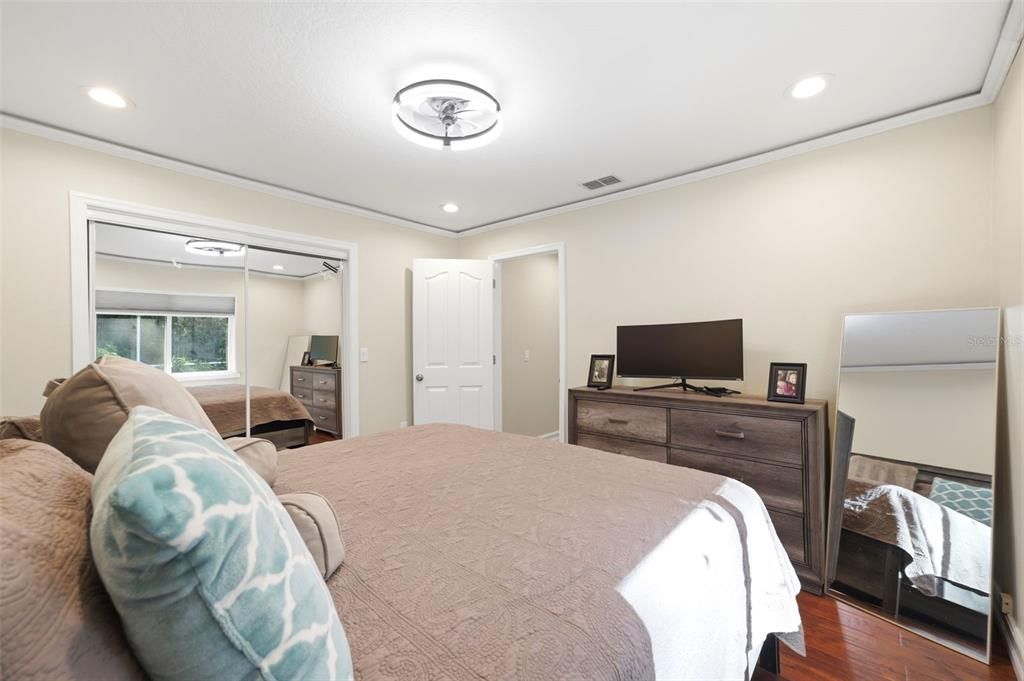 Activo con contrato: $525,000 (4 camas, 2 baños, 2028 Pies cuadrados)