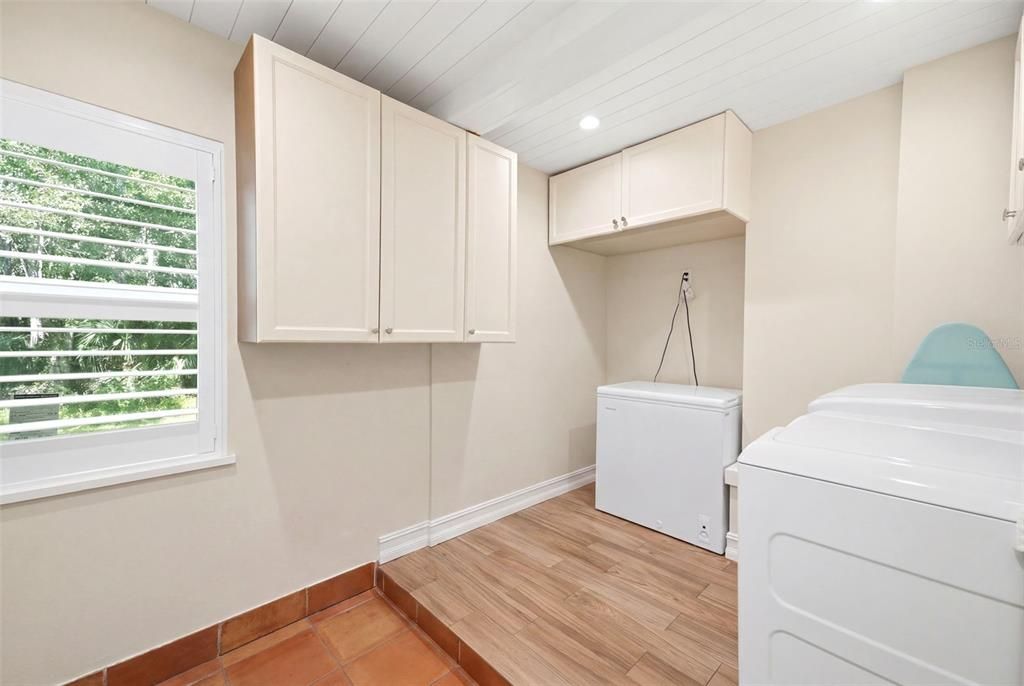 Activo con contrato: $525,000 (4 camas, 2 baños, 2028 Pies cuadrados)
