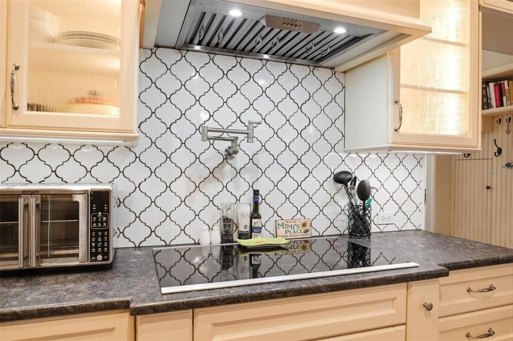 Activo con contrato: $525,000 (4 camas, 2 baños, 2028 Pies cuadrados)