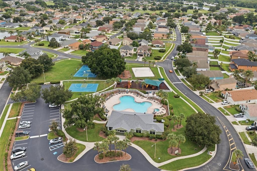 Activo con contrato: $525,000 (4 camas, 2 baños, 2028 Pies cuadrados)