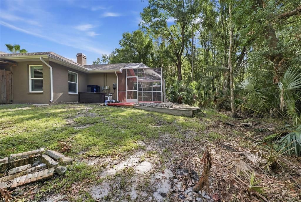 Activo con contrato: $525,000 (4 camas, 2 baños, 2028 Pies cuadrados)