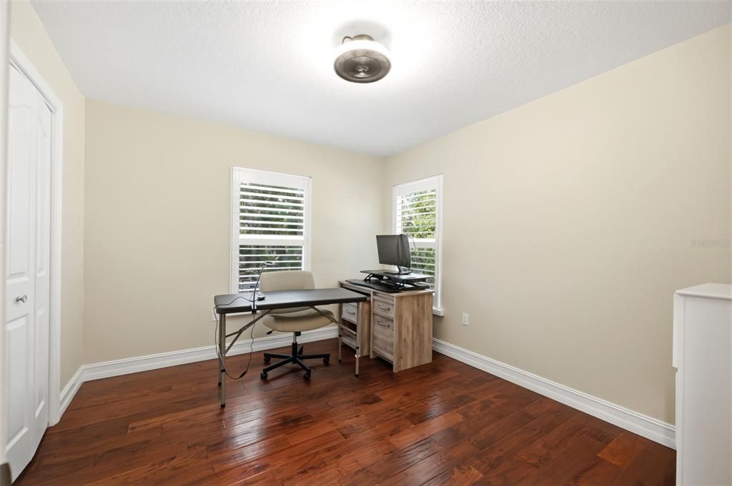 Activo con contrato: $525,000 (4 camas, 2 baños, 2028 Pies cuadrados)