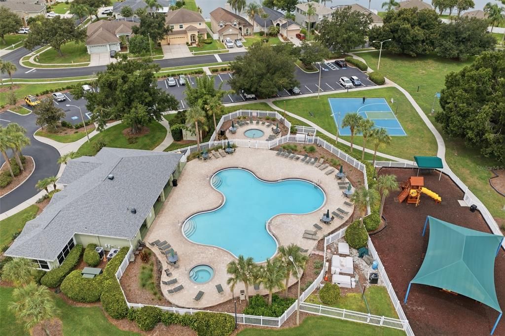 Activo con contrato: $525,000 (4 camas, 2 baños, 2028 Pies cuadrados)