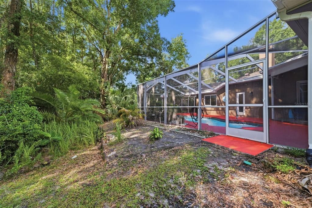 Activo con contrato: $525,000 (4 camas, 2 baños, 2028 Pies cuadrados)