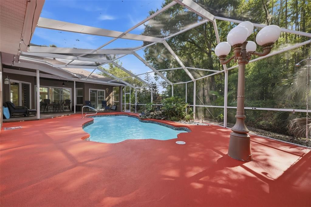 Activo con contrato: $525,000 (4 camas, 2 baños, 2028 Pies cuadrados)