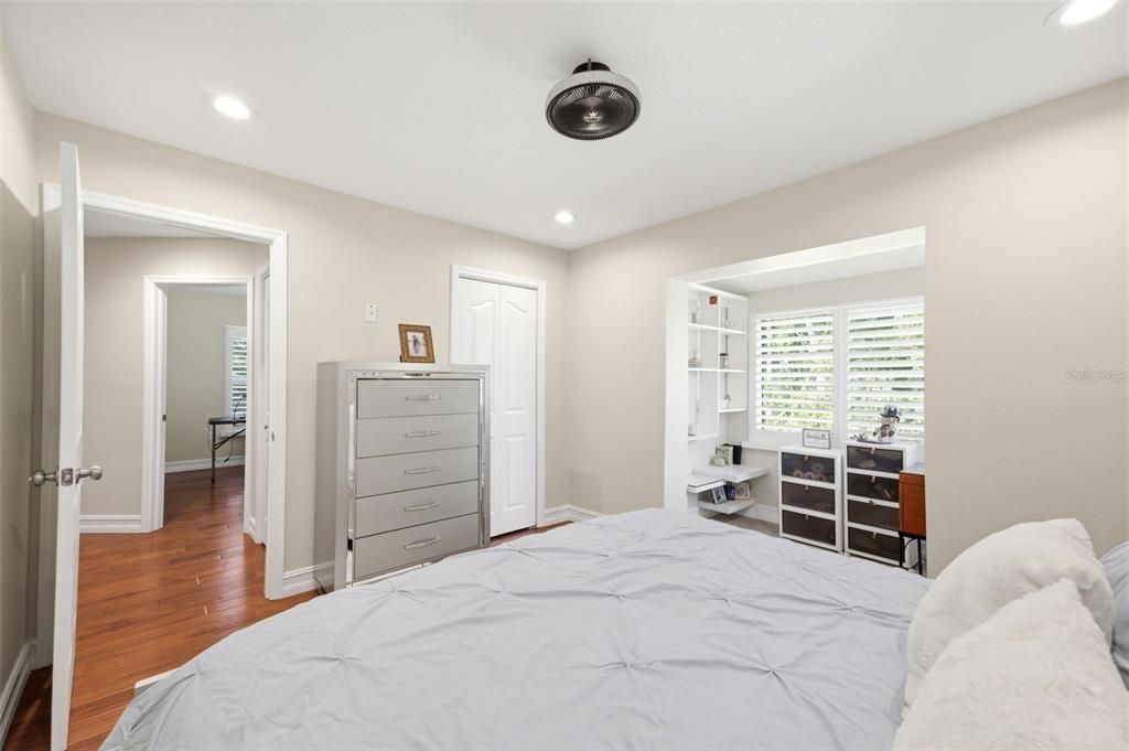 Activo con contrato: $525,000 (4 camas, 2 baños, 2028 Pies cuadrados)